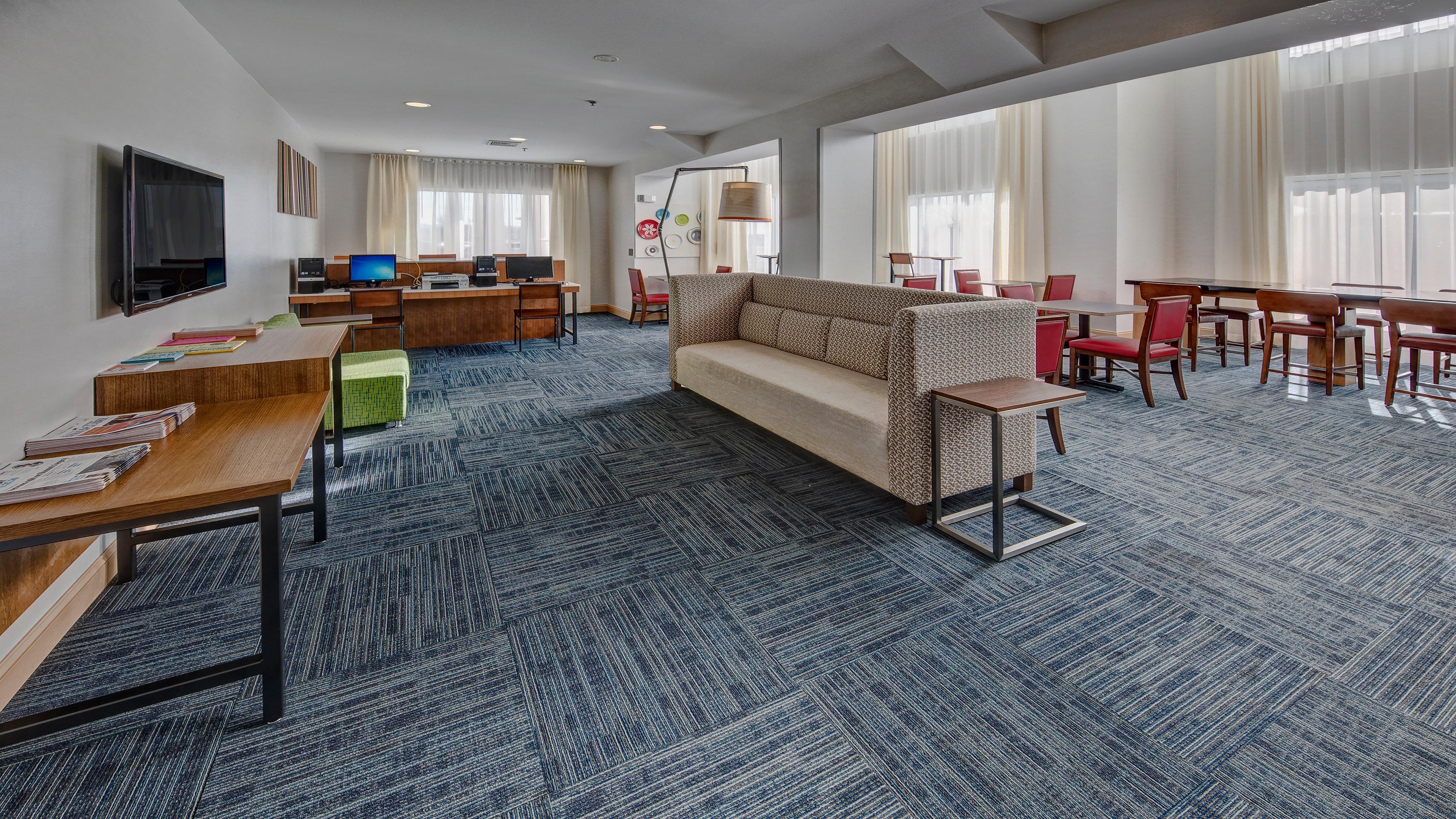 Holiday Inn Express Hotel & Suites London By Ihg Exterior foto