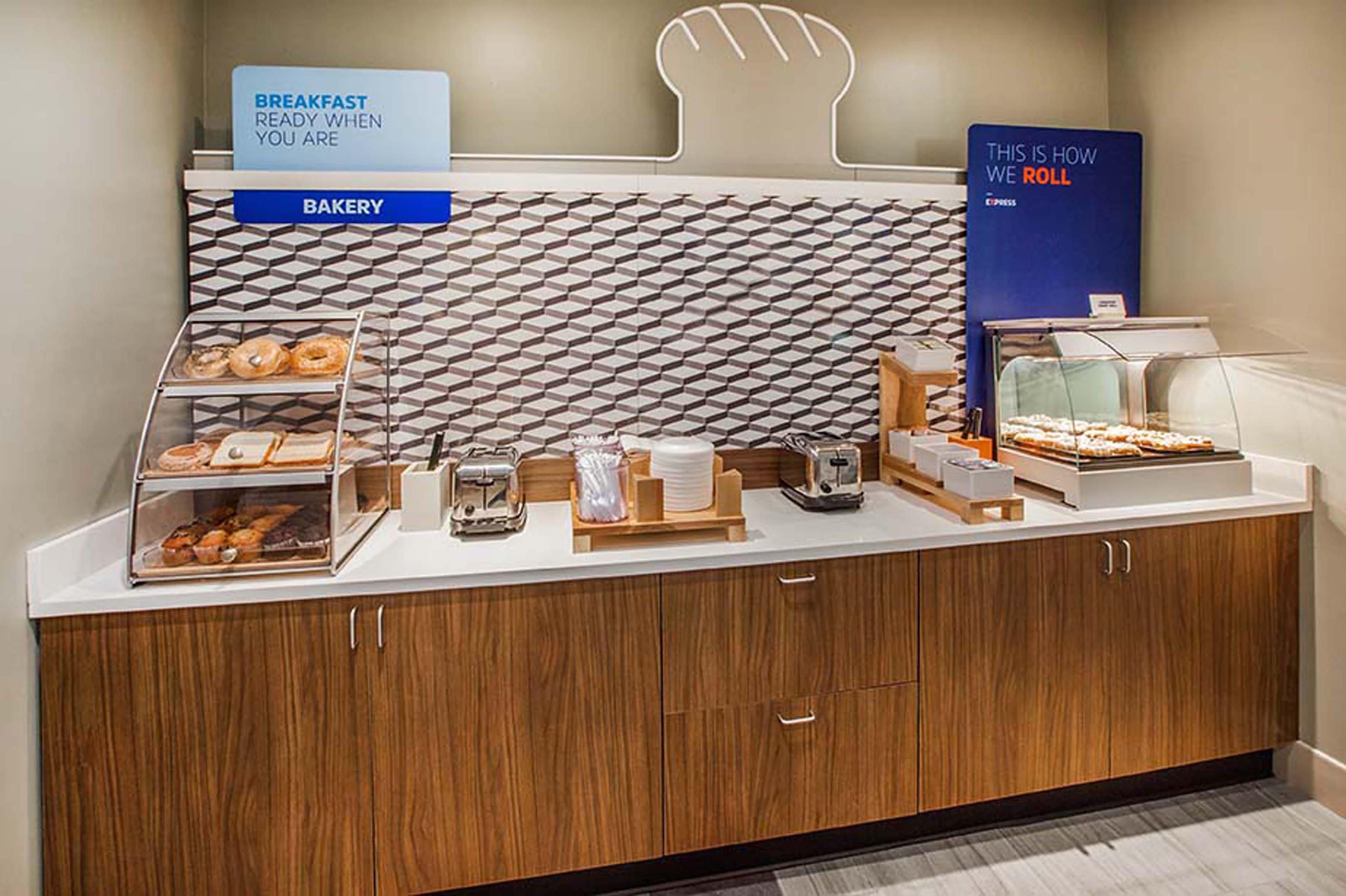 Holiday Inn Express Hotel & Suites London By Ihg Exterior foto