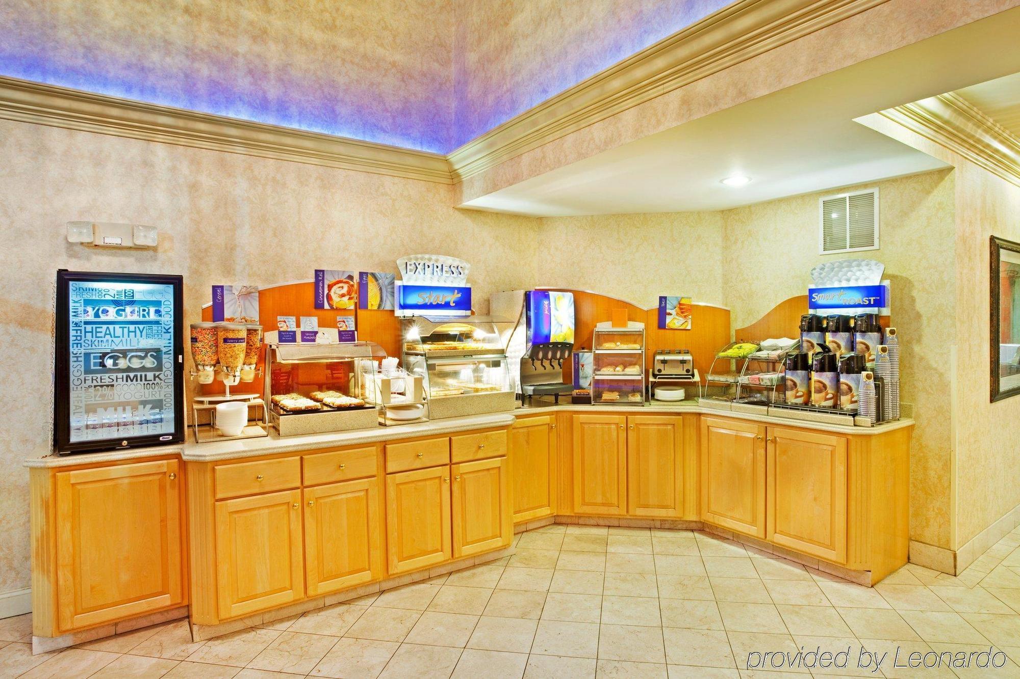 Holiday Inn Express Hotel & Suites London By Ihg Restaurante foto
